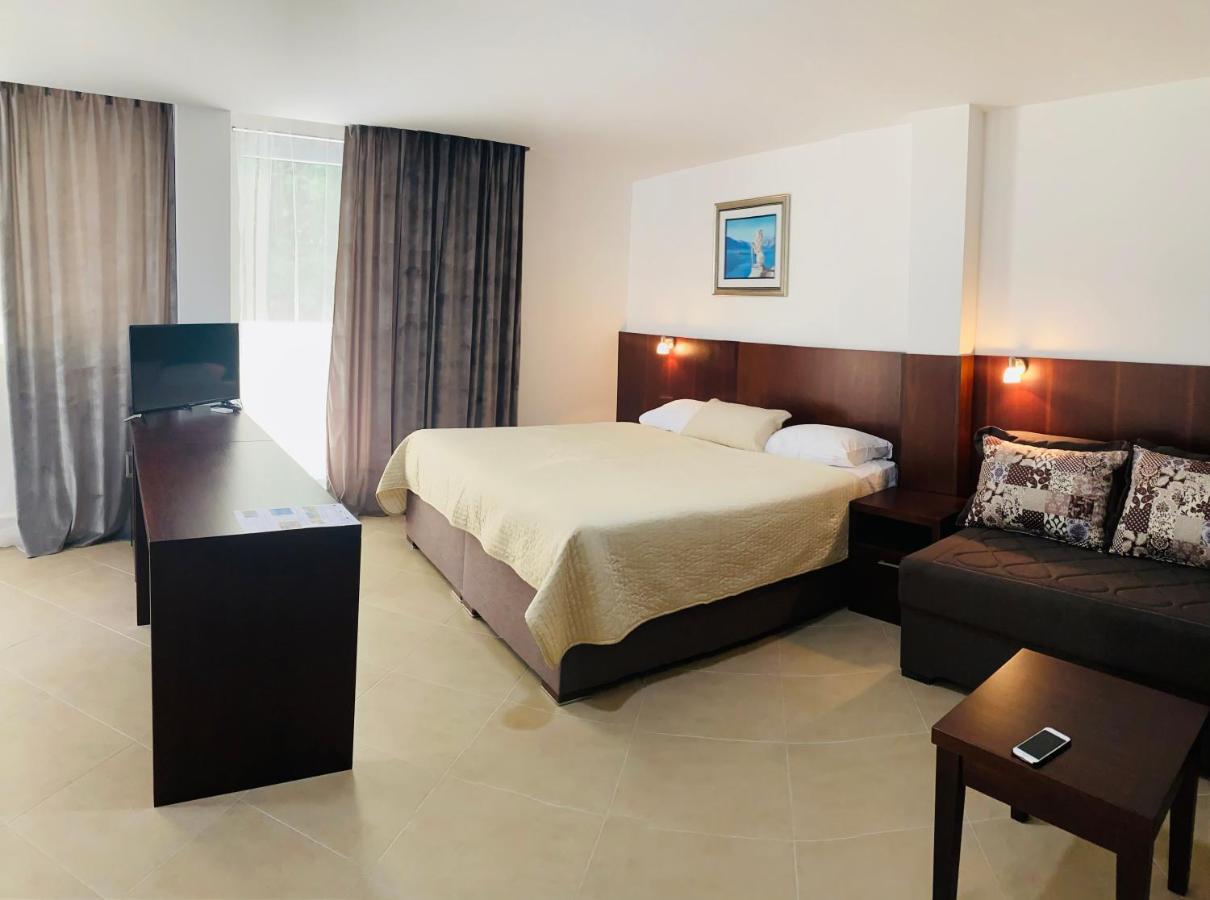 Hotel Vienna Herceg Novi Exteriér fotografie