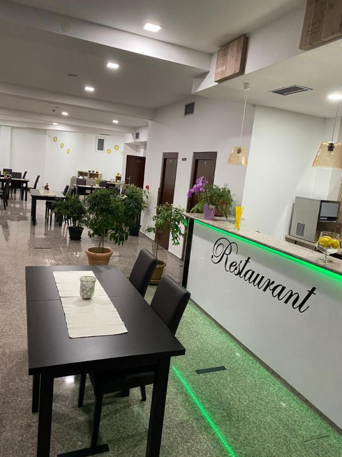 Hotel Vienna Herceg Novi Exteriér fotografie