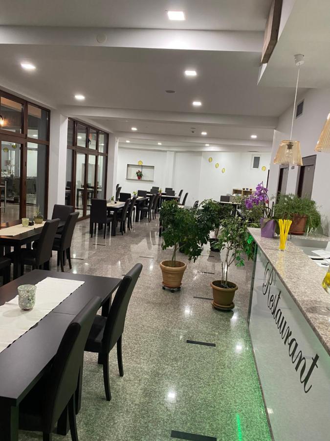 Hotel Vienna Herceg Novi Exteriér fotografie